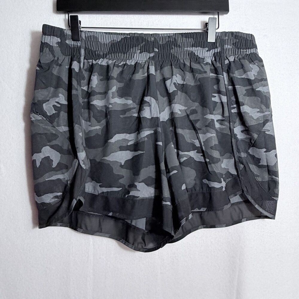 Plus Size Athleta Black Camo Mesh Racer Run Mid Rise 4" Athletic Shorts Size 1X
